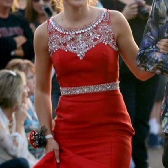 Red Prom dress - Picture 4 of 5